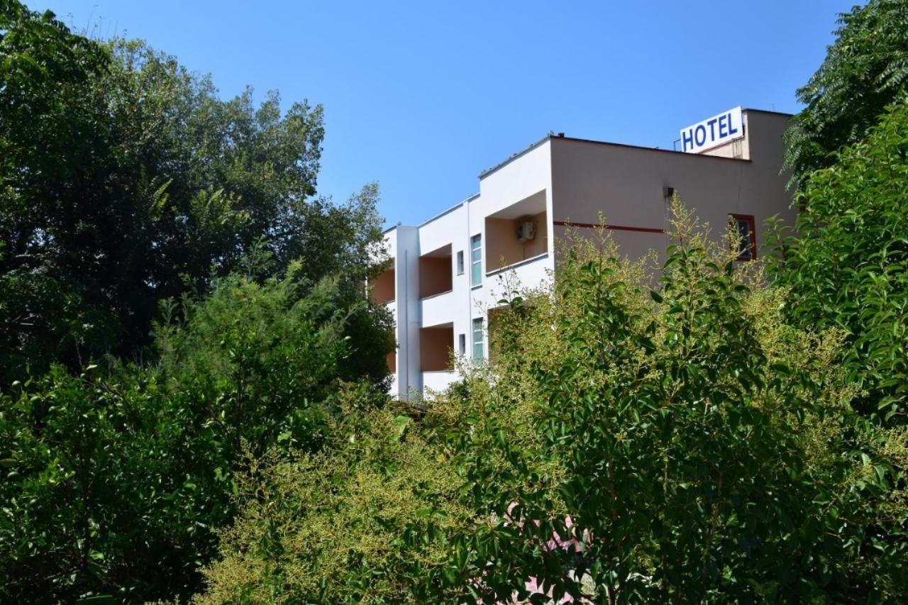 Hotel Ceka Dıraç Dış mekan fotoğraf